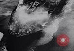 Standbild USS Virginia sinkt nach Bombenanschlägen von Army Air Service Ebenen North Carolina United States USA, 1923, aus Sekunde 19 historischem Filmmaterial Videoclip 65675033883