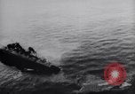 Standbild USS Virginia sinkt nach Bombenanschlägen von Army Air Service Ebenen North Carolina United States USA, 1923, aus Sekunde 24 historischem Filmmaterial Videoclip 65675033883