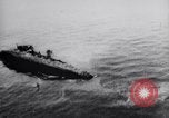Standbild USS Virginia sinkt nach Bombenanschlägen von Army Air Service Ebenen North Carolina United States USA, 1923, aus Sekunde 25 historischem Filmmaterial Videoclip 65675033883