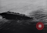 Standbild USS Virginia sinkt nach Bombenanschlägen von Army Air Service Ebenen North Carolina United States USA, 1923, aus Sekunde 27 historischem Filmmaterial Videoclip 65675033883