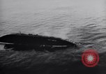 Standbild USS Virginia sinkt nach Bombenanschlägen von Army Air Service Ebenen North Carolina United States USA, 1923, aus Sekunde 28 historischem Filmmaterial Videoclip 65675033883