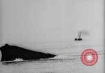 Standbild USS Virginia sinkt nach Bombenanschlägen von Army Air Service Ebenen North Carolina United States USA, 1923, aus Sekunde 35 historischem Filmmaterial Videoclip 65675033883