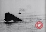 Standbild USS Virginia sinkt nach Bombenanschlägen von Army Air Service Ebenen North Carolina United States USA, 1923, aus Sekunde 41 historischem Filmmaterial Videoclip 65675033883