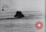 Standbild USS Virginia sinkt nach Bombenanschlägen von Army Air Service Ebenen North Carolina United States USA, 1923, aus Sekunde 46 historischem Filmmaterial Videoclip 65675033883