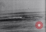Standbild USS Virginia sinkt nach Bombenanschlägen von Army Air Service Ebenen North Carolina United States USA, 1923, aus Sekunde 48 historischem Filmmaterial Videoclip 65675033883