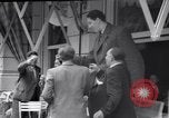 Standbild 8 feet tall man Wien Österreich, 1935, aus Sekunde 5 historischem Filmmaterial Videoclip 65675033889