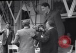Standbild 8 feet tall man Wien Österreich, 1935, aus Sekunde 6 historischem Filmmaterial Videoclip 65675033889