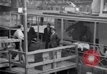 Standbild 8 feet tall man Wien Österreich, 1935, aus Sekunde 27 historischem Filmmaterial Videoclip 65675033889