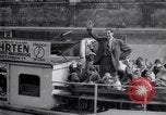 Standbild 8 feet tall man Wien Österreich, 1935, aus Sekunde 29 historischem Filmmaterial Videoclip 65675033889