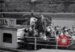Standbild 8 feet tall man Wien Österreich, 1935, aus Sekunde 30 historischem Filmmaterial Videoclip 65675033889