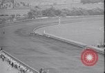 Standbild Rennen gewann von Discovery Arlington Heights Illinois USA, 1935, aus Sekunde 50 historischem Filmmaterial Videoclip 65675033893