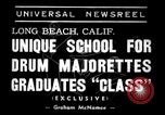 Standbild drum majorette Klassen Long Beach California USA, 1938, aus Sekunde 6 historischem Filmmaterial Videoclip 65675033915