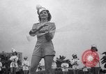 Standbild drum majorette Klassen Long Beach California USA, 1938, aus Sekunde 8 historischem Filmmaterial Videoclip 65675033915