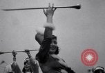 Standbild drum majorette Klassen Long Beach California USA, 1938, aus Sekunde 16 historischem Filmmaterial Videoclip 65675033915