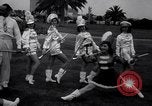 Standbild drum majorette Klassen Long Beach California USA, 1938, aus Sekunde 18 historischem Filmmaterial Videoclip 65675033915