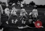 Standbild drum majorette Klassen Long Beach California USA, 1938, aus Sekunde 19 historischem Filmmaterial Videoclip 65675033915