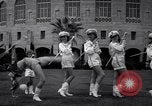 Standbild drum majorette Klassen Long Beach California USA, 1938, aus Sekunde 21 historischem Filmmaterial Videoclip 65675033915