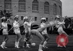 Standbild drum majorette Klassen Long Beach California USA, 1938, aus Sekunde 23 historischem Filmmaterial Videoclip 65675033915