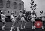 Standbild drum majorette Klassen Long Beach California USA, 1938, aus Sekunde 24 historischem Filmmaterial Videoclip 65675033915