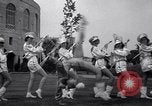 Standbild drum majorette Klassen Long Beach California USA, 1938, aus Sekunde 25 historischem Filmmaterial Videoclip 65675033915