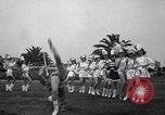 Standbild drum majorette Klassen Long Beach California USA, 1938, aus Sekunde 29 historischem Filmmaterial Videoclip 65675033915