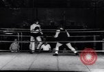 Standbild Boxkampf Philadelphia Pennsylvania USA, 1938, aus Sekunde 25 historischem Filmmaterial Videoclip 65675033920