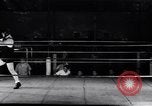 Standbild Boxkampf Philadelphia Pennsylvania USA, 1938, aus Sekunde 27 historischem Filmmaterial Videoclip 65675033920