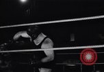 Standbild Boxkampf Philadelphia Pennsylvania USA, 1938, aus Sekunde 36 historischem Filmmaterial Videoclip 65675033920