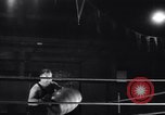 Standbild Boxkampf Philadelphia Pennsylvania USA, 1938, aus Sekunde 43 historischem Filmmaterial Videoclip 65675033920