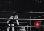 Standbild Boxkampf Philadelphia Pennsylvania USA, 1938, aus Sekunde 44 historischem Filmmaterial Videoclip 65675033920