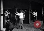 Standbild Pferderennen mit Seabiscuit und Ligaroti Del Mar California USA, 1938, aus Sekunde 7 historischem Filmmaterial Videoclip 65675033924