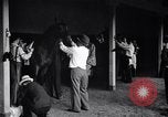 Standbild Pferderennen mit Seabiscuit und Ligaroti Del Mar California USA, 1938, aus Sekunde 8 historischem Filmmaterial Videoclip 65675033924