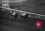 Standbild Pferderennen mit Seabiscuit und Ligaroti Del Mar California USA, 1938, aus Sekunde 27 historischem Filmmaterial Videoclip 65675033924