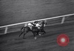Standbild Pferderennen mit Seabiscuit und Ligaroti Del Mar California USA, 1938, aus Sekunde 35 historischem Filmmaterial Videoclip 65675033924