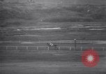 Standbild Pferderennen mit Seabiscuit und Ligaroti Del Mar California USA, 1938, aus Sekunde 39 historischem Filmmaterial Videoclip 65675033924