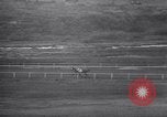 Standbild Pferderennen mit Seabiscuit und Ligaroti Del Mar California USA, 1938, aus Sekunde 40 historischem Filmmaterial Videoclip 65675033924