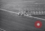 Standbild Pferderennen mit Seabiscuit und Ligaroti Del Mar California USA, 1938, aus Sekunde 46 historischem Filmmaterial Videoclip 65675033924