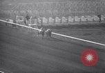 Standbild Pferderennen mit Seabiscuit und Ligaroti Del Mar California USA, 1938, aus Sekunde 47 historischem Filmmaterial Videoclip 65675033924