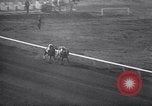 Standbild Pferderennen mit Seabiscuit und Ligaroti Del Mar California USA, 1938, aus Sekunde 49 historischem Filmmaterial Videoclip 65675033924