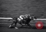 Standbild Pferderennen mit Seabiscuit und Ligaroti Del Mar California USA, 1938, aus Sekunde 58 historischem Filmmaterial Videoclip 65675033924