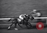 Standbild Pferderennen mit Seabiscuit und Ligaroti Del Mar California USA, 1938, aus Sekunde 59 historischem Filmmaterial Videoclip 65675033924