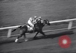 Standbild Pferderennen mit Seabiscuit und Ligaroti Del Mar California USA, 1938, aus Sekunde 61 historischem Filmmaterial Videoclip 65675033924