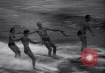 Standbild Wasserski Evian Frankreich, 1938, aus Sekunde 14 historischem Filmmaterial Videoclip 65675033927