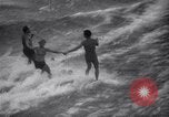 Standbild Wasserski Evian Frankreich, 1938, aus Sekunde 18 historischem Filmmaterial Videoclip 65675033927