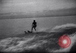 Standbild Wasserski Evian Frankreich, 1938, aus Sekunde 26 historischem Filmmaterial Videoclip 65675033927