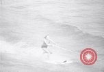 Standbild Wasserski Evian Frankreich, 1938, aus Sekunde 29 historischem Filmmaterial Videoclip 65675033927