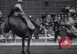Standbild Der 2 jährlichen Rodeo Sun Valley Idaho USA, 1938, aus Sekunde 23 historischem Filmmaterial Videoclip 65675033928