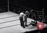 Image match de boxe amateur New York City USA, 1938, de la seconde 28 séquences d'archives historiques vidéo 65675033966