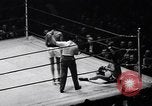 Image match de boxe amateur New York City USA, 1938, de la seconde 29 séquences d'archives historiques vidéo 65675033966
