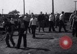 Standbild Stahl Arbeitnehmer Streik Warren Ohio USA, 1937, aus Sekunde 10 historischem Filmmaterial Videoclip 65675033975